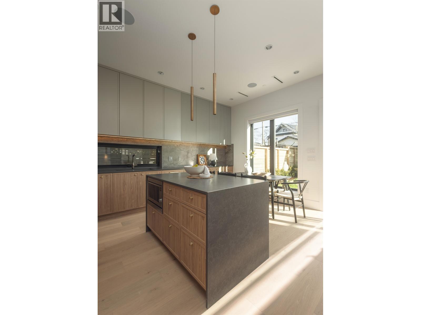 2 2684 OXFORD STREET, Vancouver