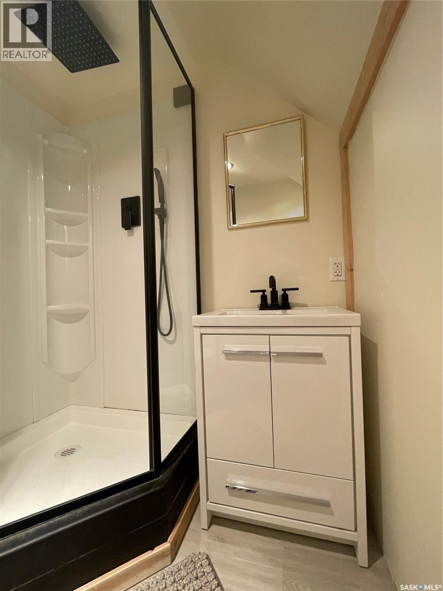 608 WHYTE STREET - 6