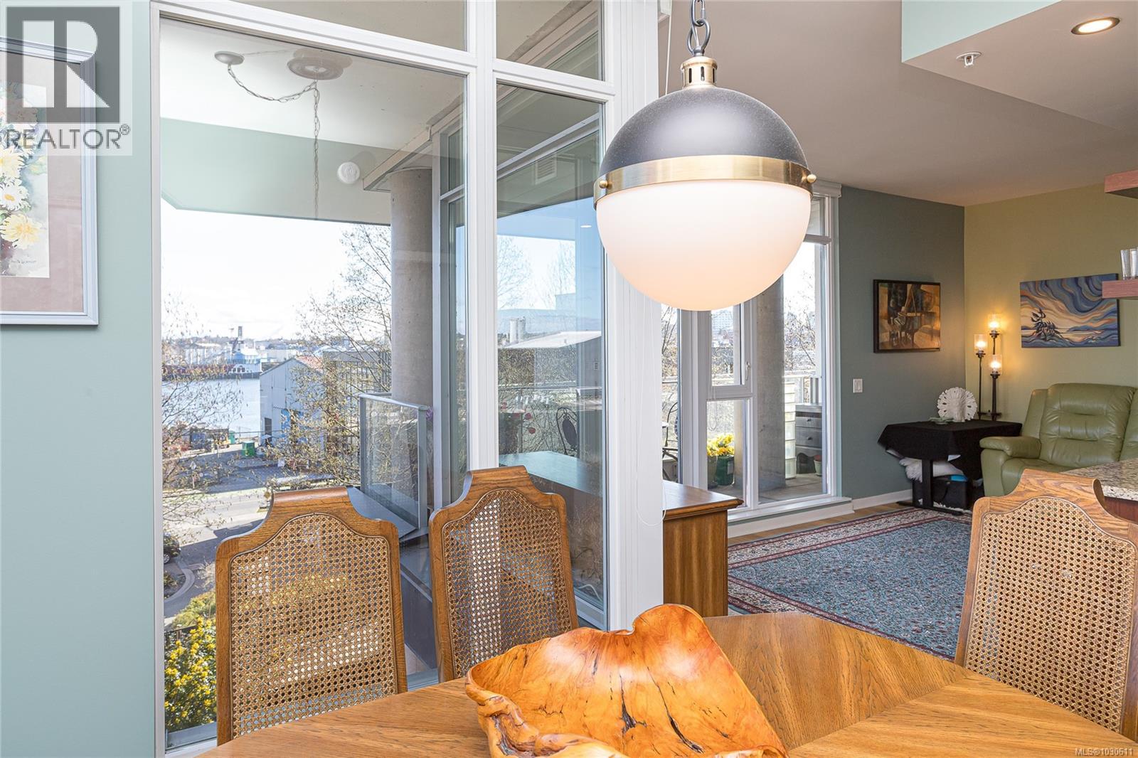 203 379 Tyee Rd, Victoria