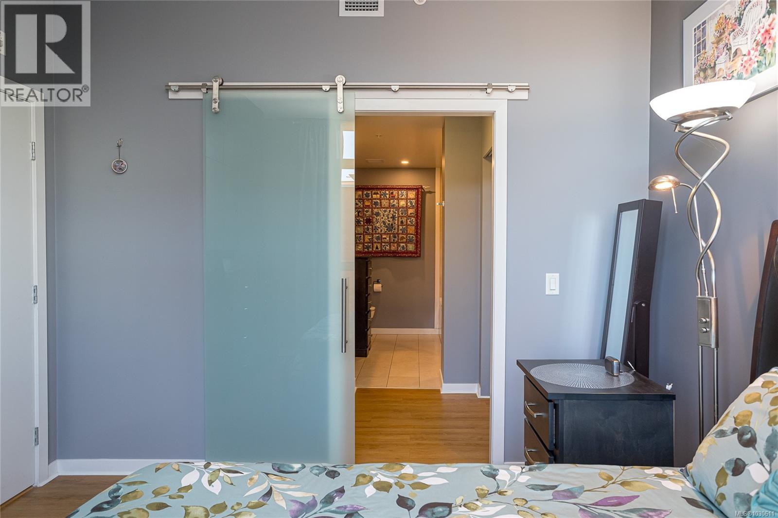 203 379 Tyee Rd, Victoria