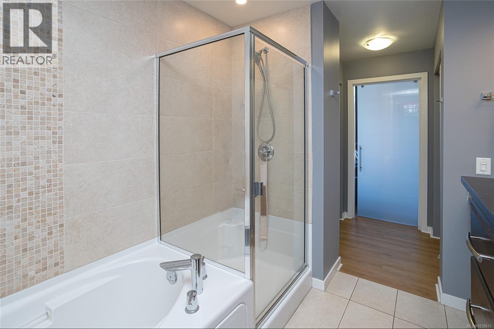 203 379 Tyee Rd, Victoria