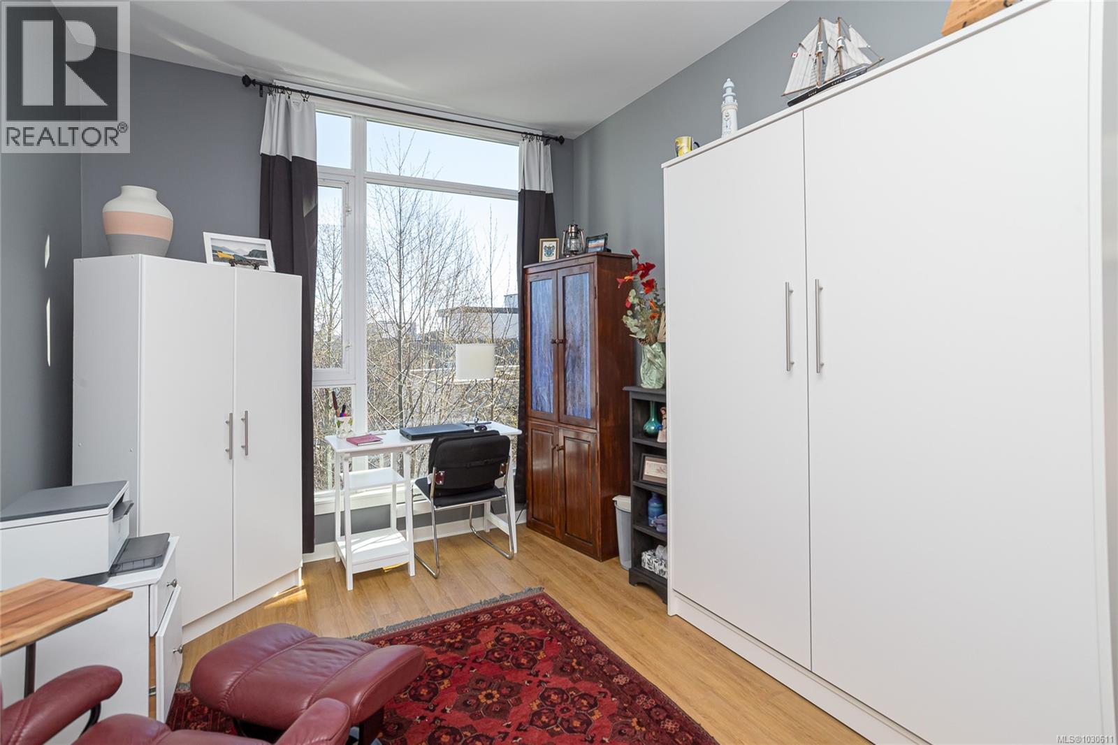 203 379 Tyee Rd, Victoria