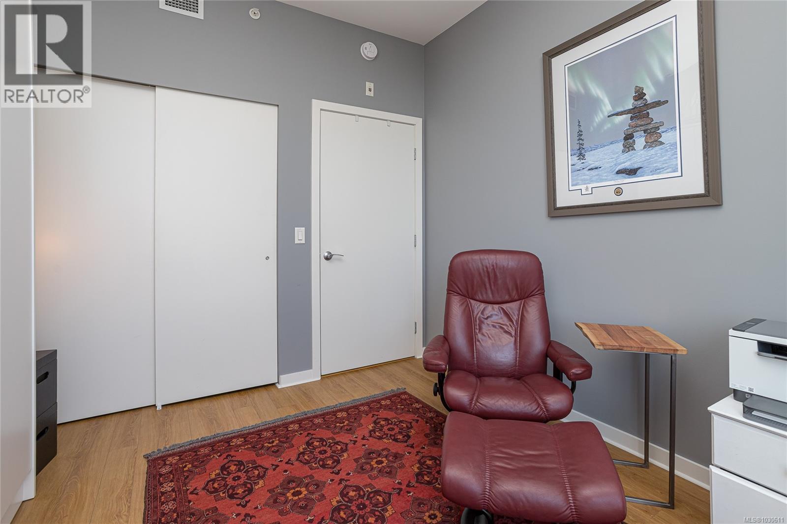 203 379 Tyee Rd, Victoria