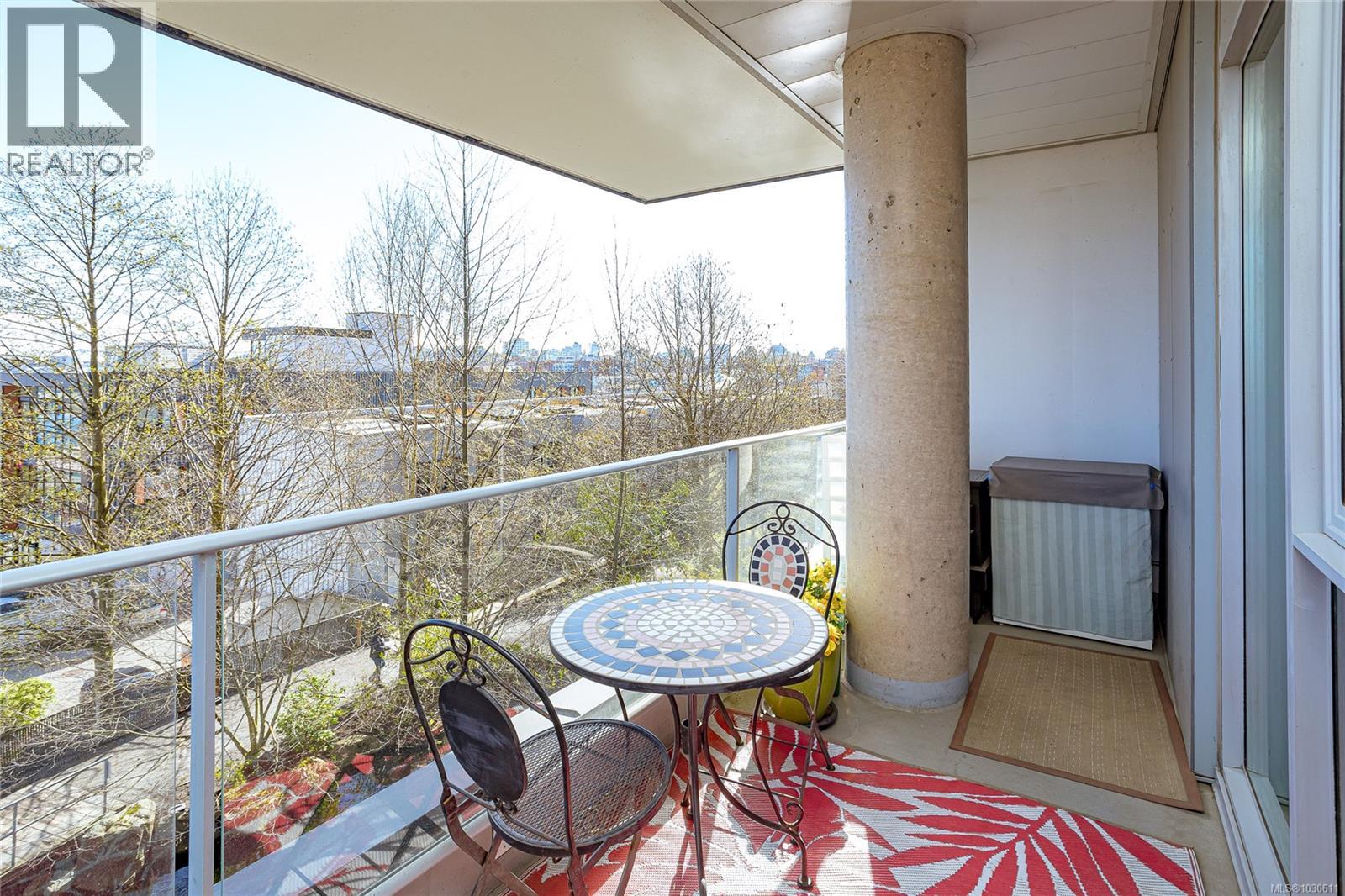 203 379 Tyee Rd, Victoria