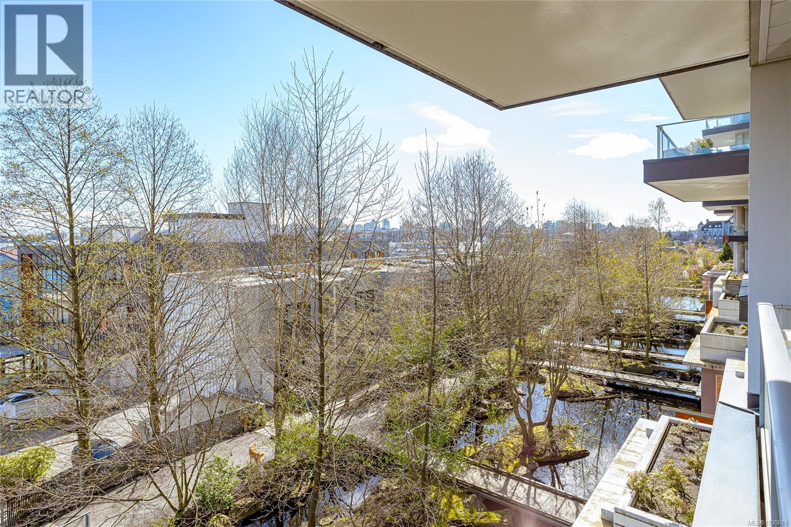 203 379 Tyee Rd, Victoria