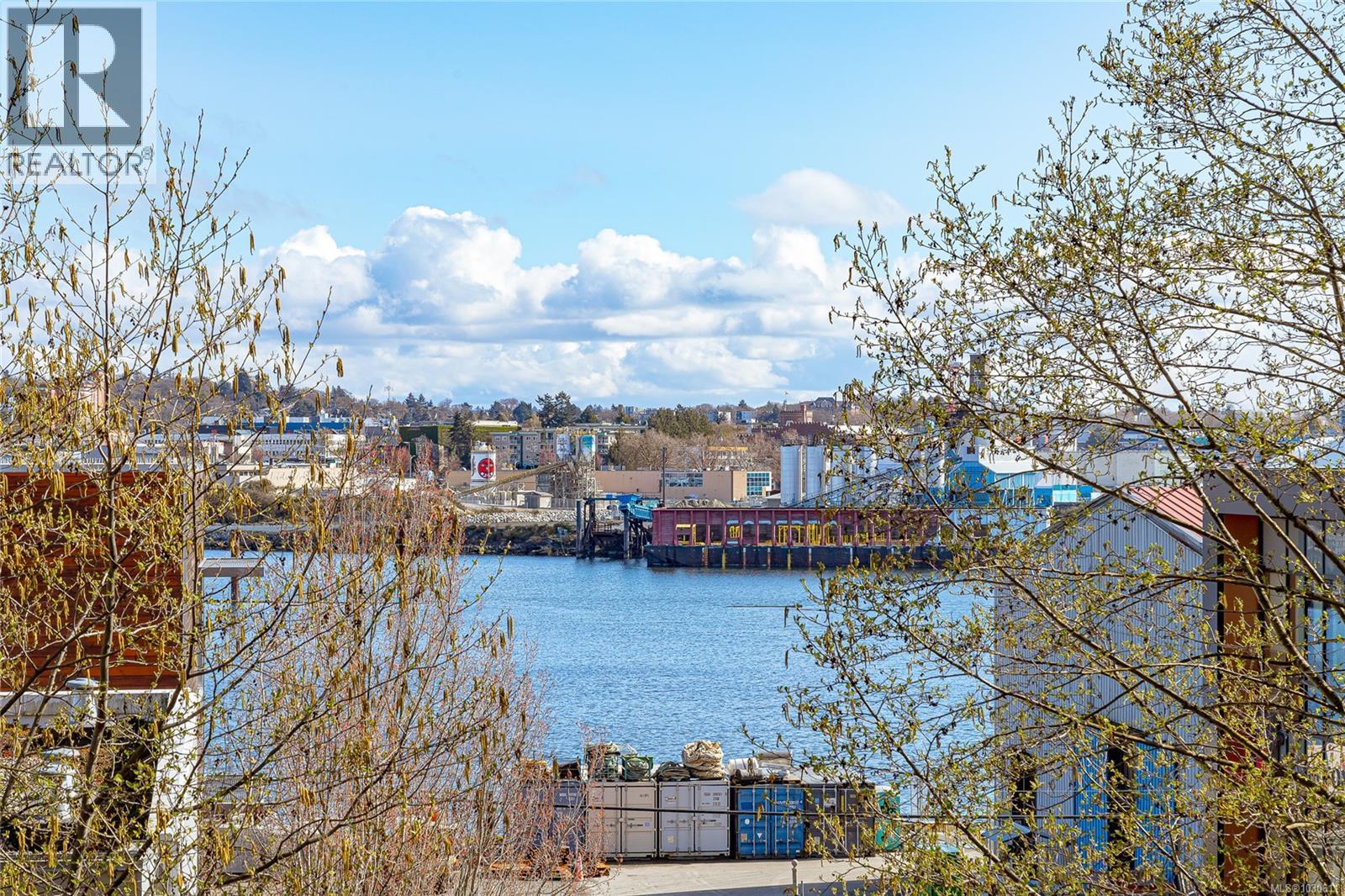 203 379 Tyee Rd, Victoria