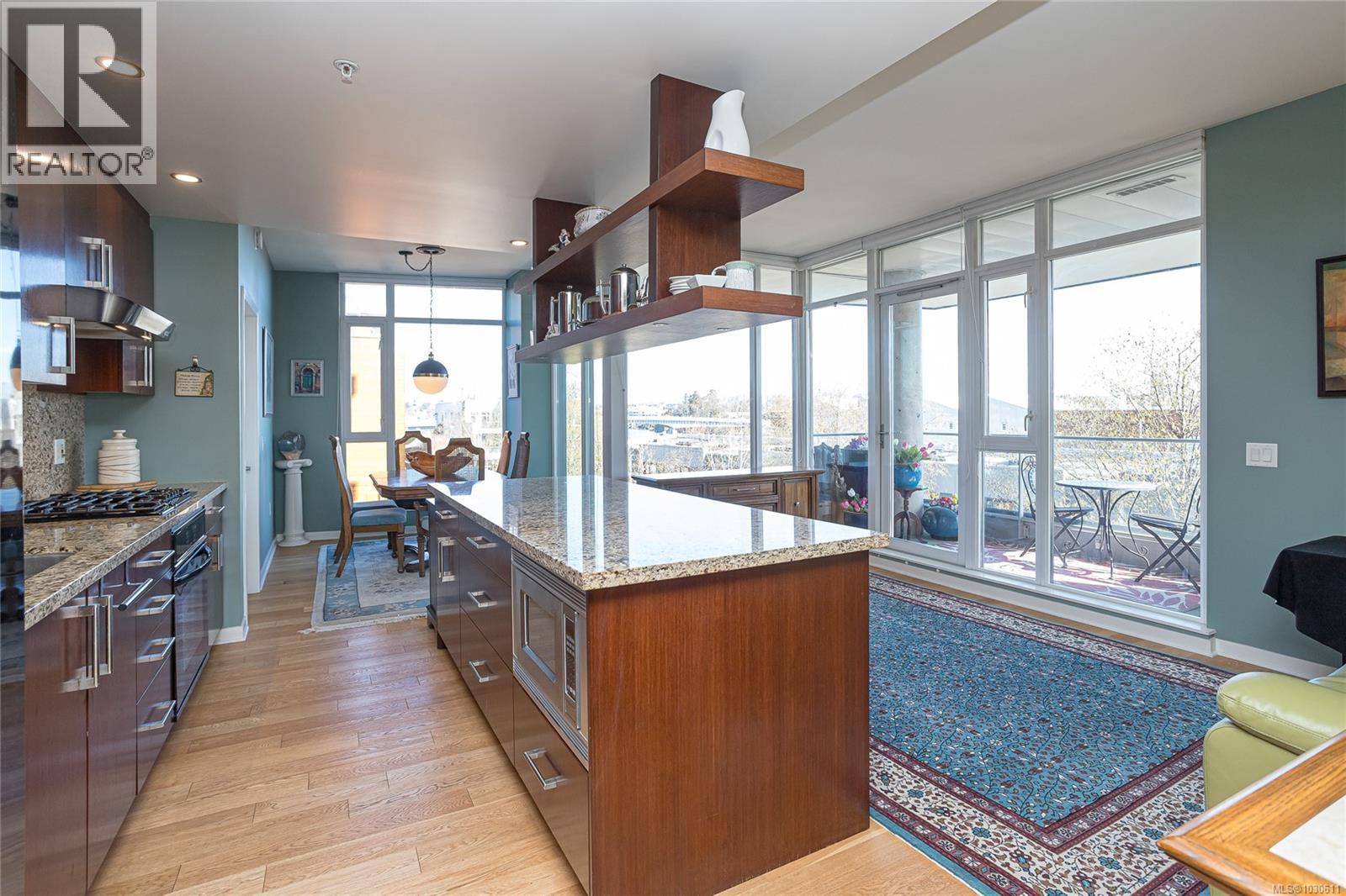 203 379 Tyee Rd, Victoria