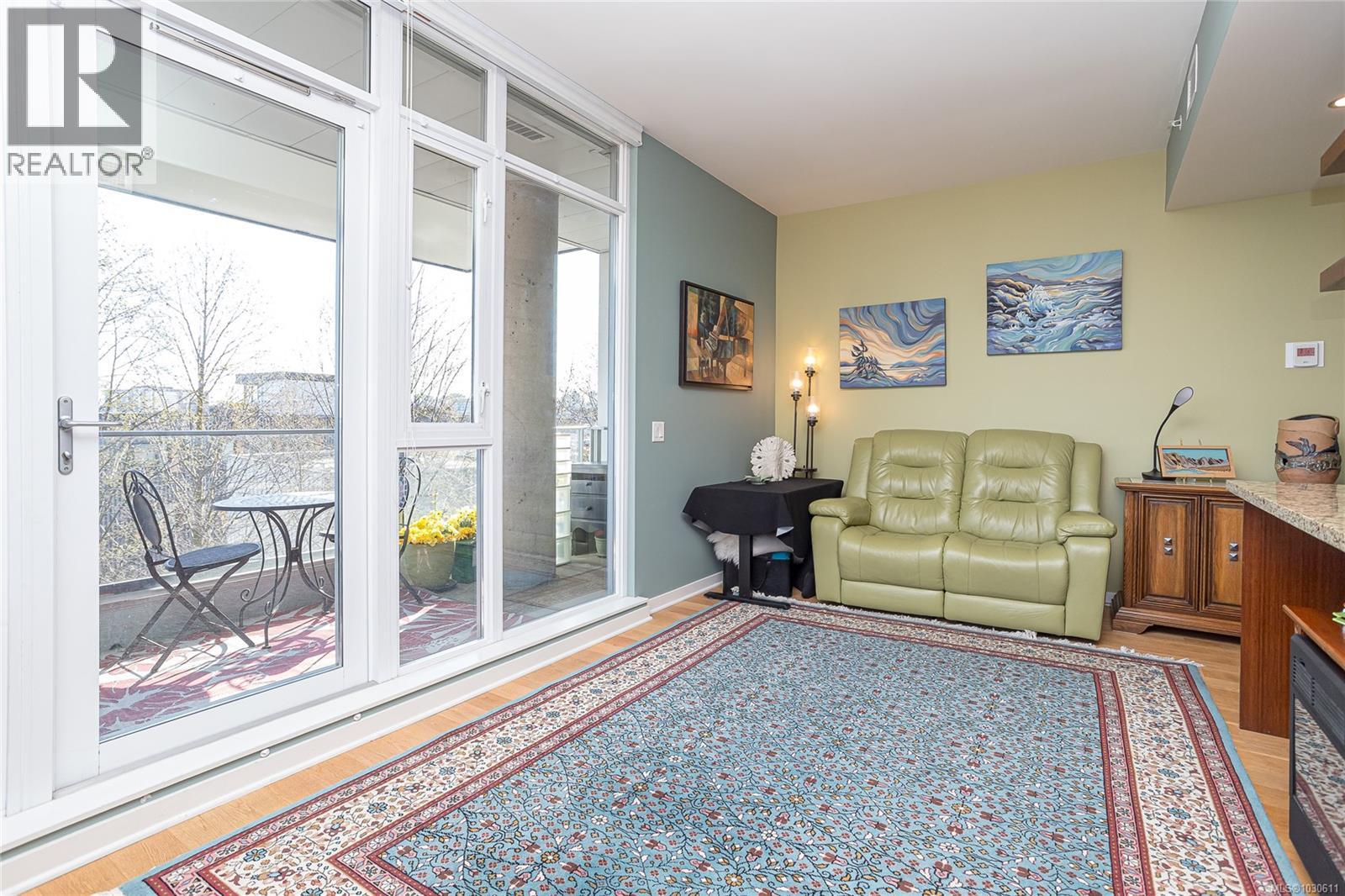 203 379 Tyee Rd, Victoria