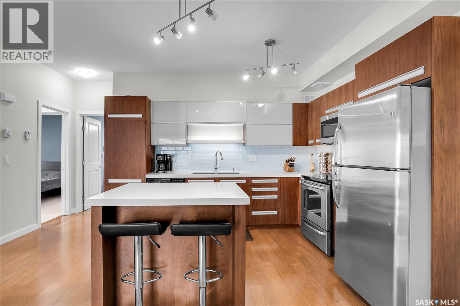 #1102 1015 PATRICK CRESCENT - 8