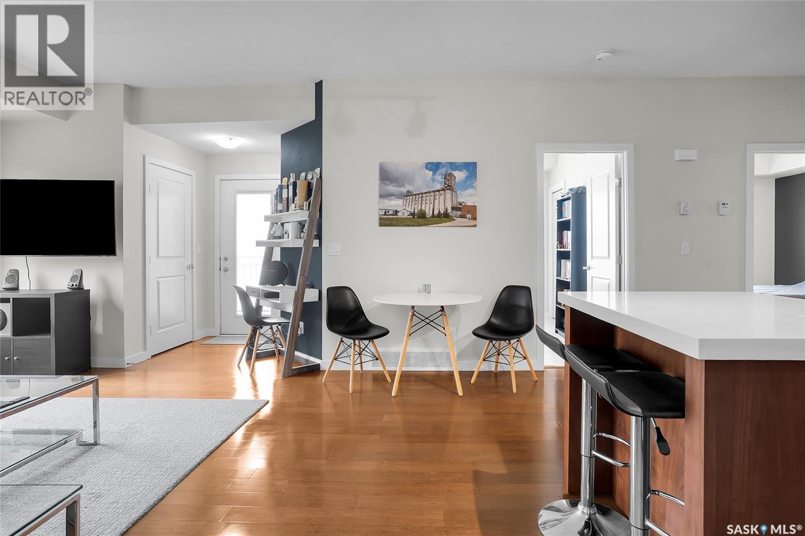 #1102 1015 PATRICK CRESCENT - Image 3