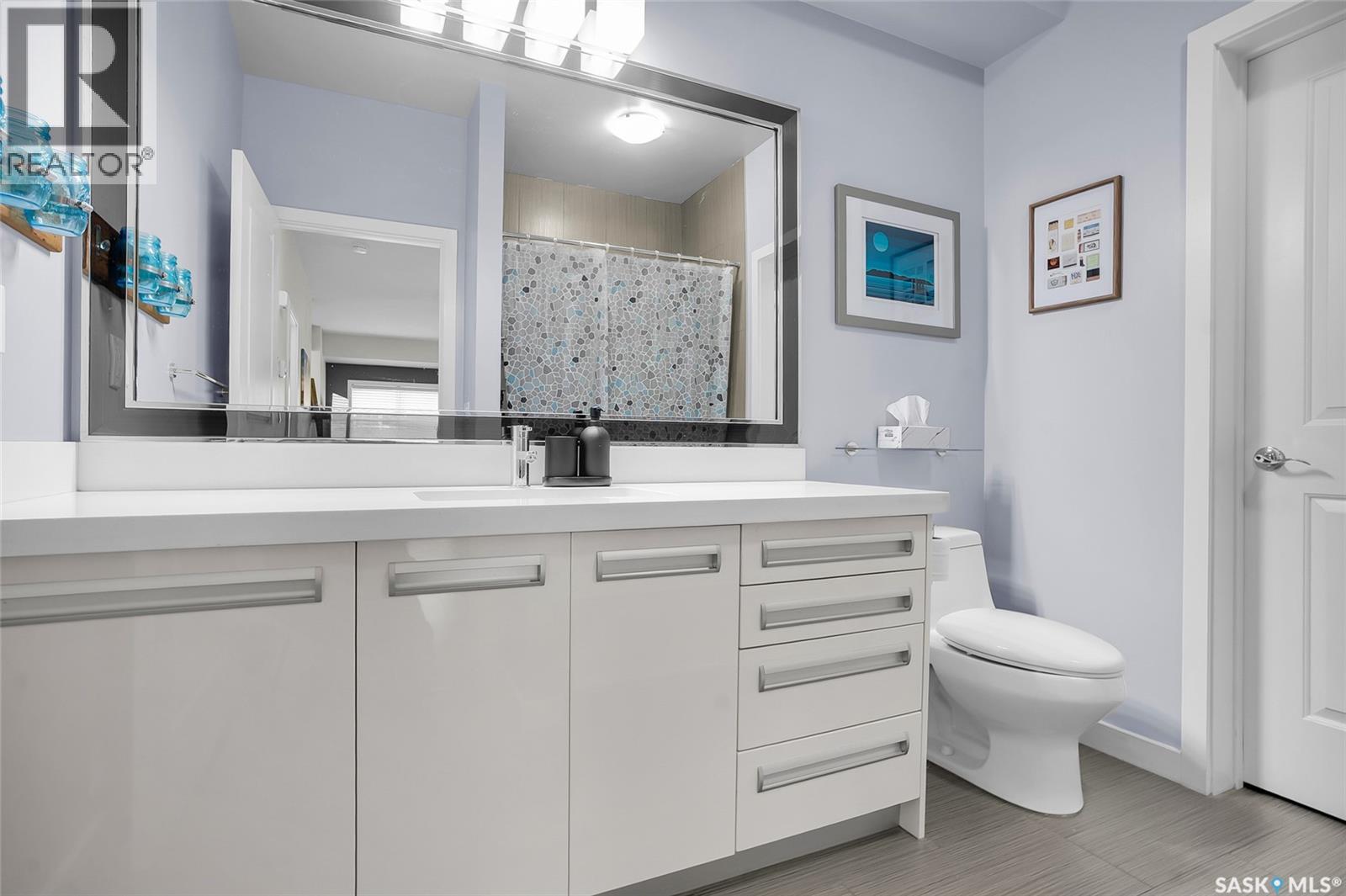 #1102 1015 PATRICK CRESCENT - 17