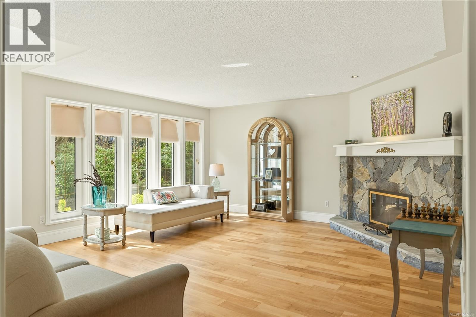 3758 PANORAMA CRES - 11