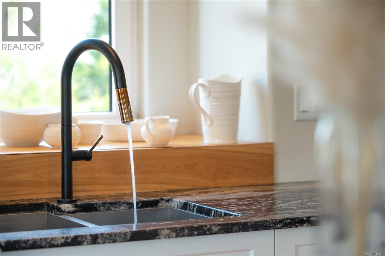 3758 PANORAMA CRES - 20