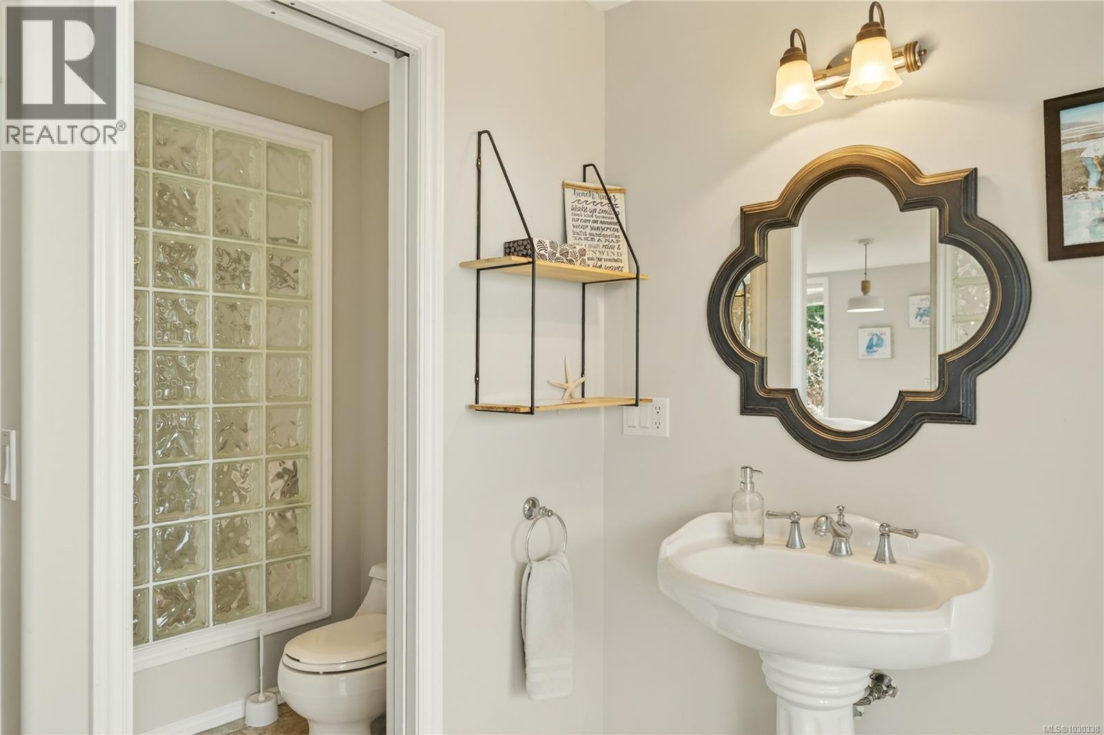 3758 PANORAMA CRES - 42