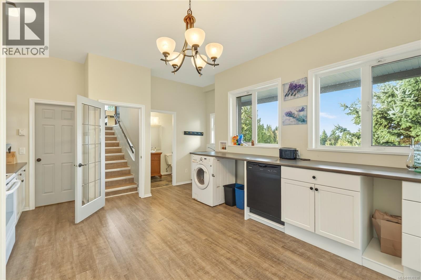 3758 PANORAMA CRES - 44