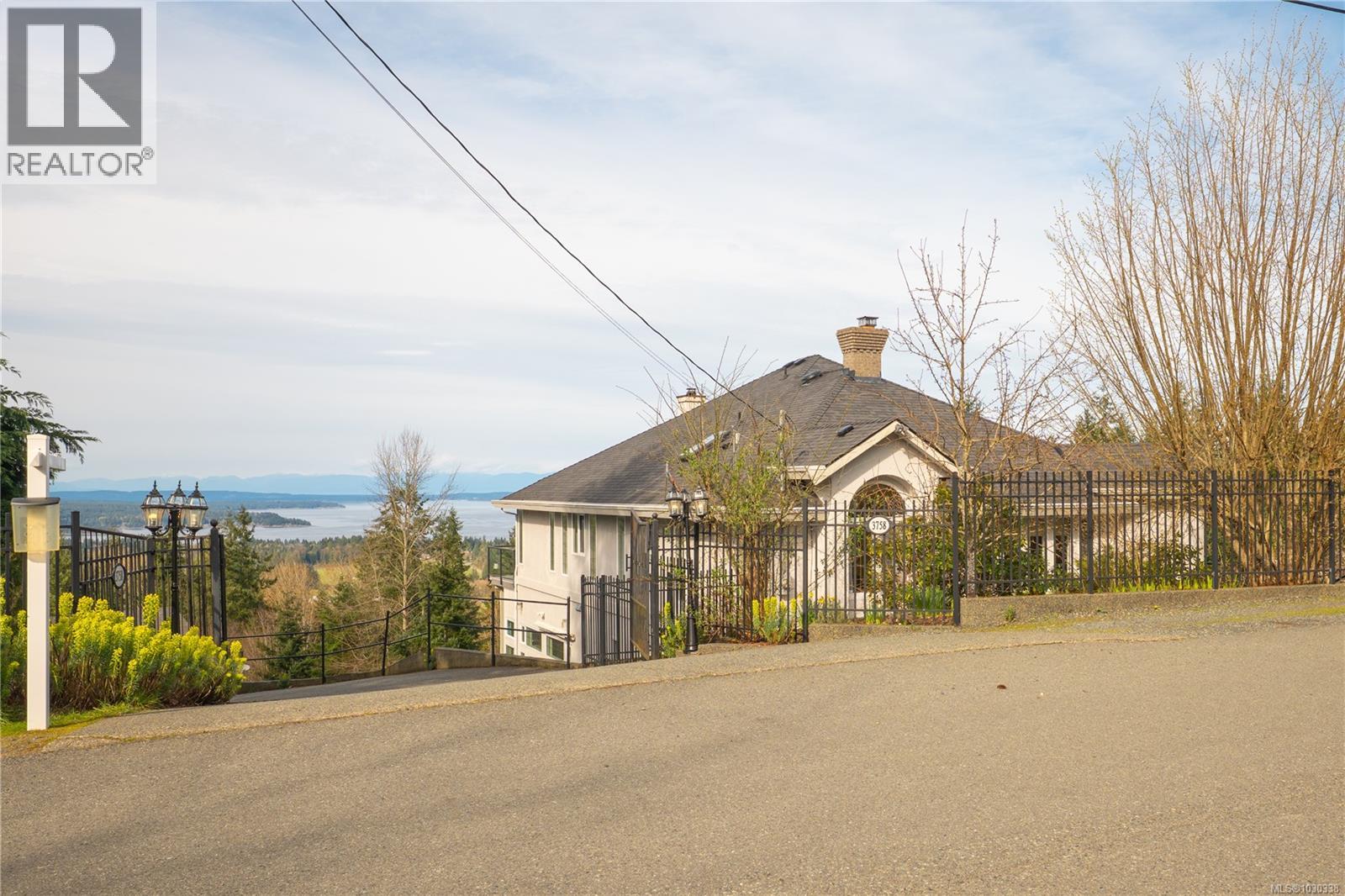 3758 PANORAMA CRES - 58