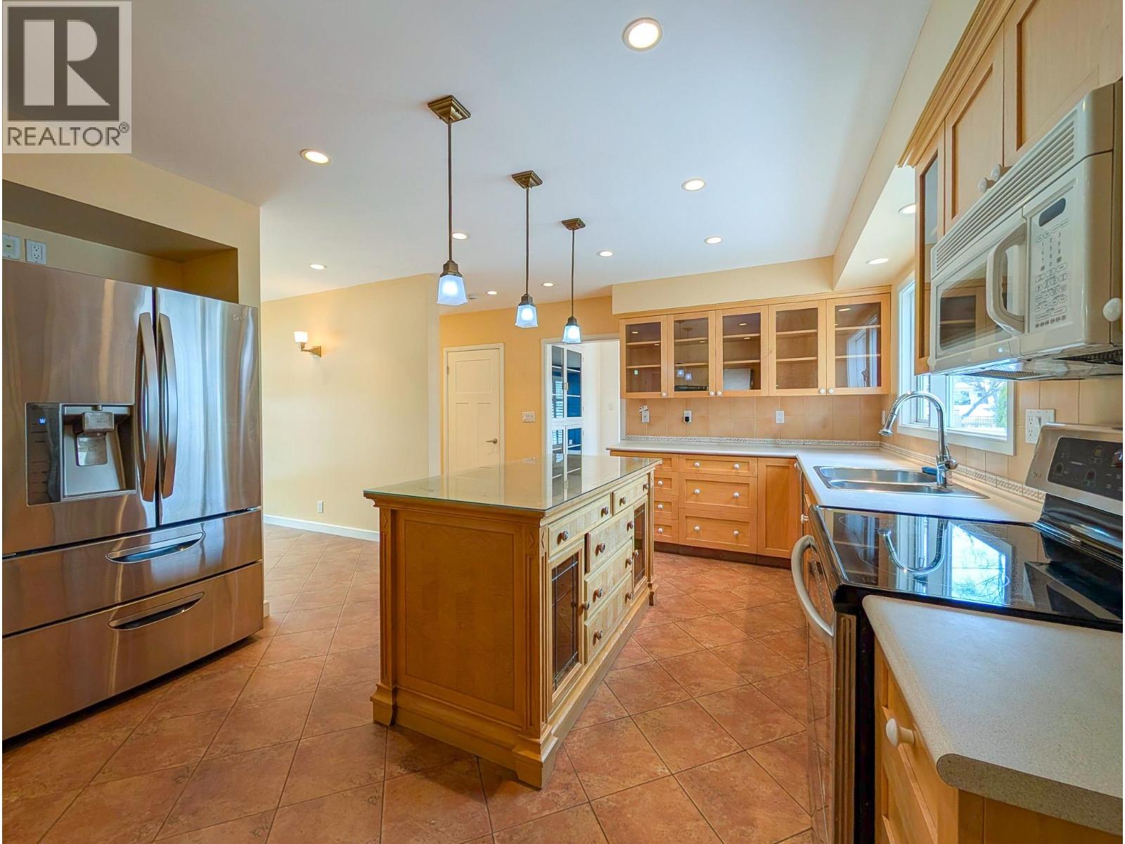 1689 BIRCH STREET - 19