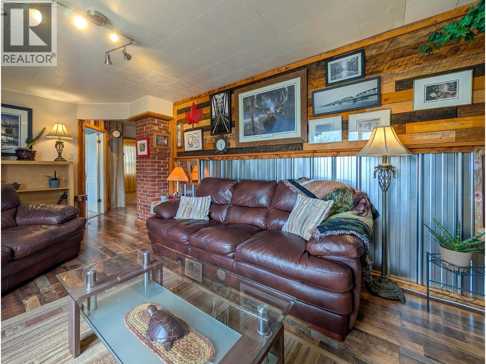 910 BURDEN STREET - 10