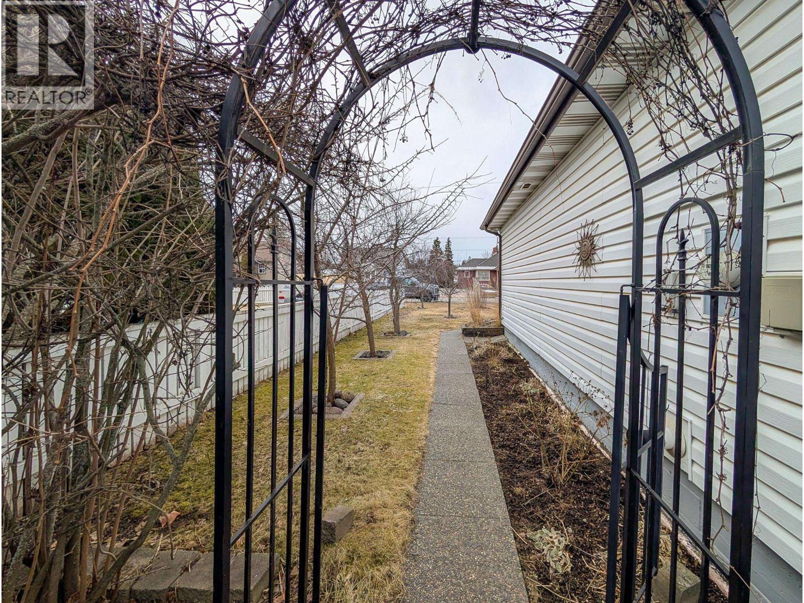 910 BURDEN STREET - 30