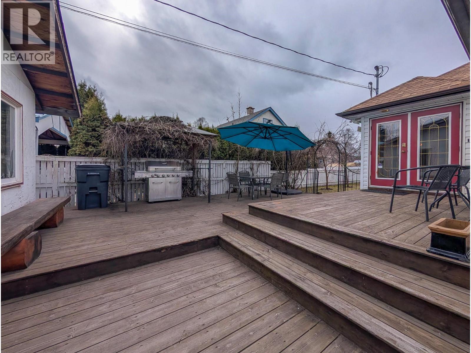 910 BURDEN STREET - 36