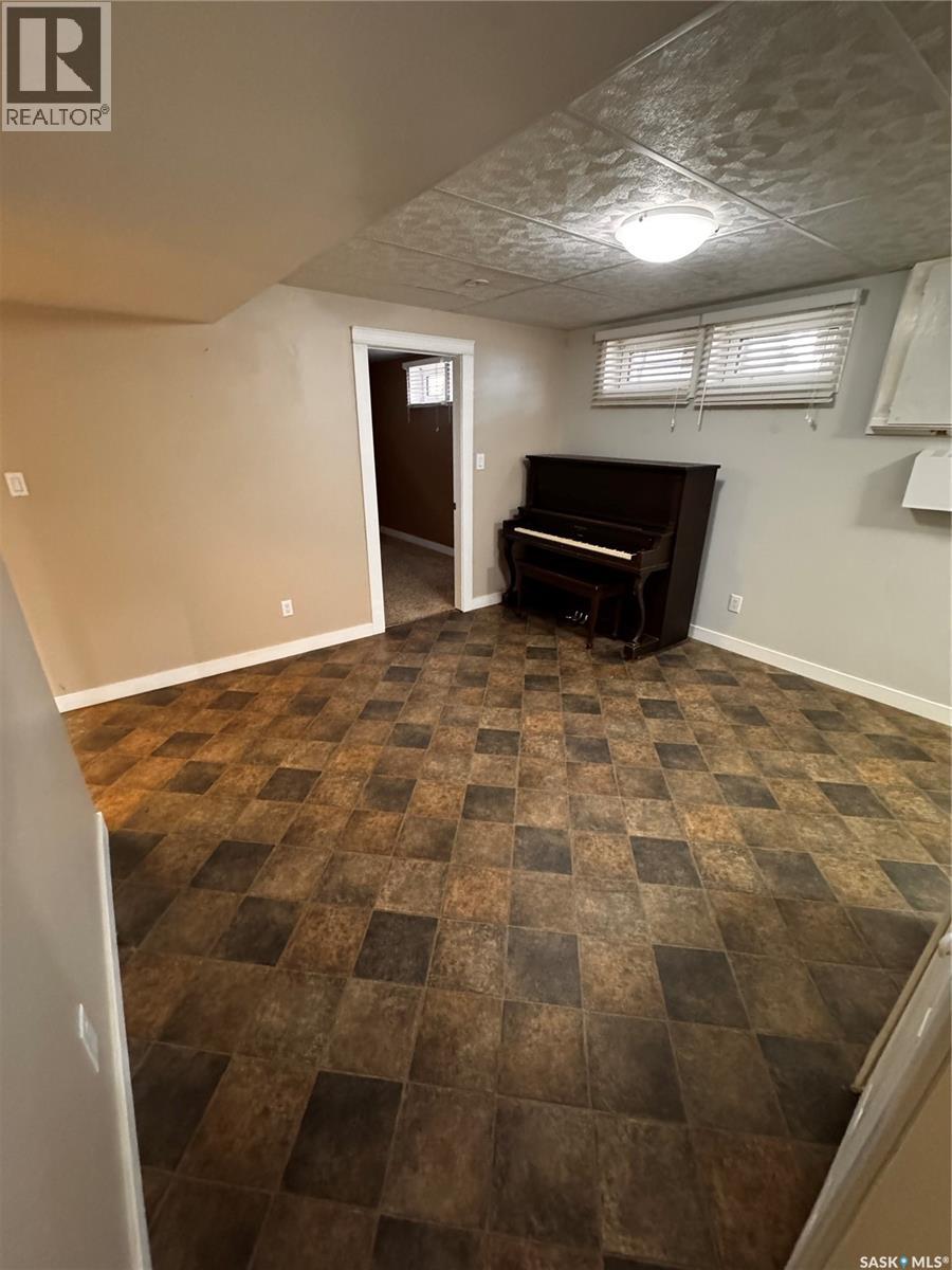 515 3RD AVENUE NW - 32