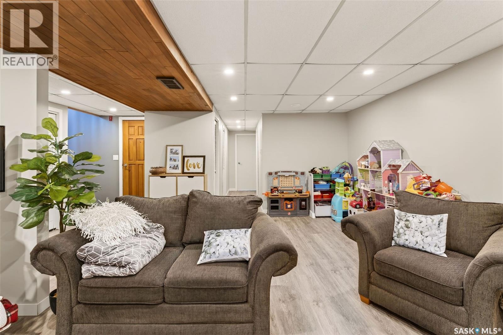 3389 Eagle CRESCENT - 33