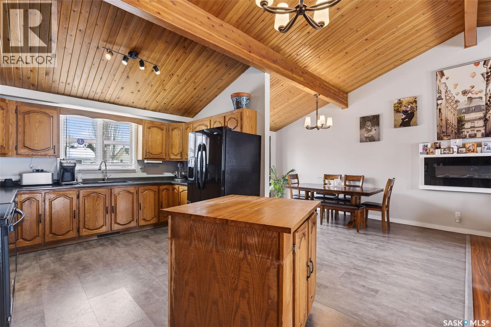 3389 EAGLE CRESCENT - 4