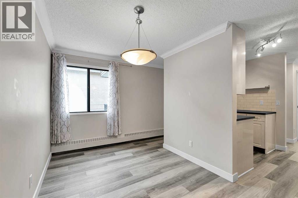 Single Family House for Sale in    Avenue SW Windsor Park Calgary 