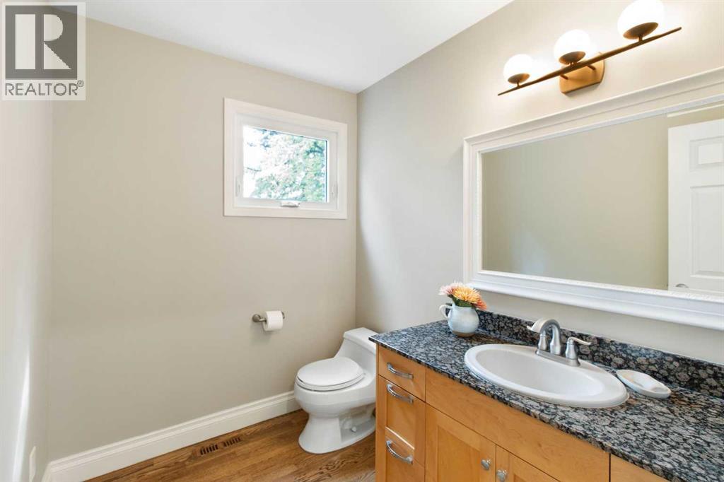 Single Family House for Sale in  Lake Mead Crescent SE Lake Bonavista Calgary 