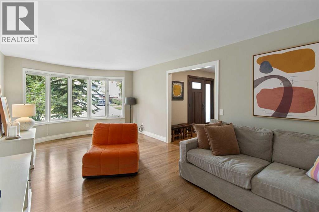 Single Family House for Sale in  Lake Mead Crescent SE Lake Bonavista Calgary 