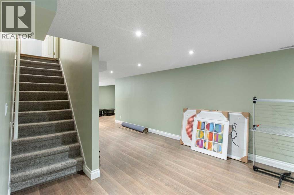 Single Family House for Sale in  Lake Mead Crescent SE Lake Bonavista Calgary 