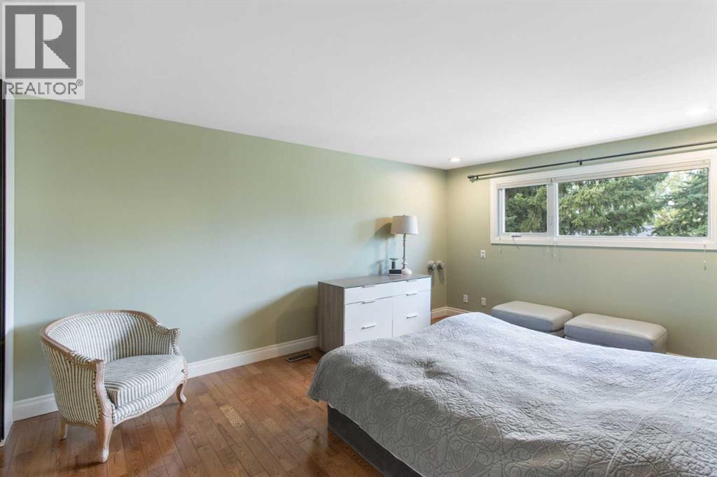 Single Family House for Sale in  Lake Mead Crescent SE Lake Bonavista Calgary 