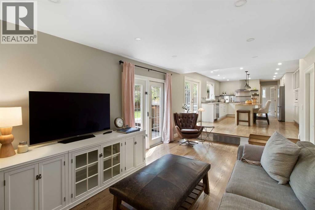 Single Family House for Sale in  Lake Mead Crescent SE Lake Bonavista Calgary 