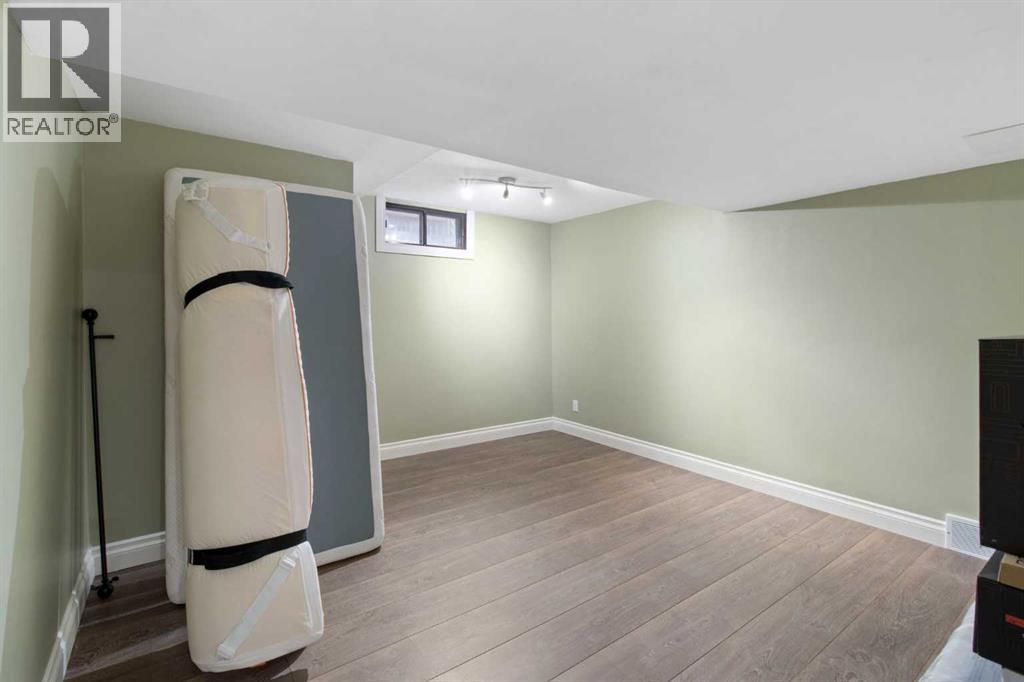 Single Family House for Sale in  Lake Mead Crescent SE Lake Bonavista Calgary 