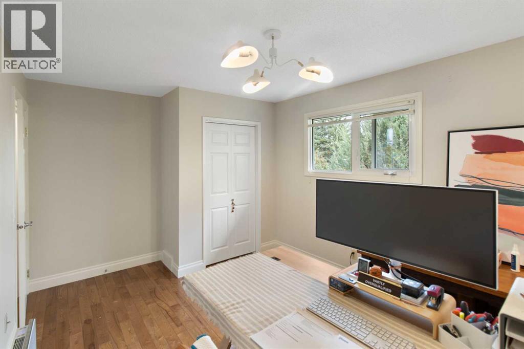 Single Family House for Sale in  Lake Mead Crescent SE Lake Bonavista Calgary 