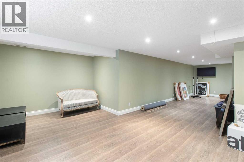 Single Family House for Sale in  Lake Mead Crescent SE Lake Bonavista Calgary 