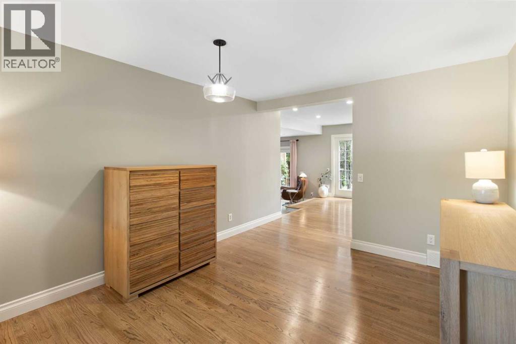 Single Family House for Sale in  Lake Mead Crescent SE Lake Bonavista Calgary 