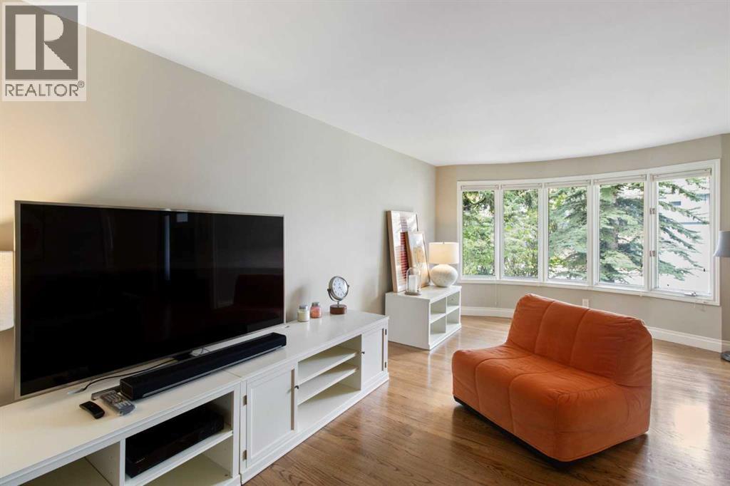 Single Family House for Sale in  Lake Mead Crescent SE Lake Bonavista Calgary 