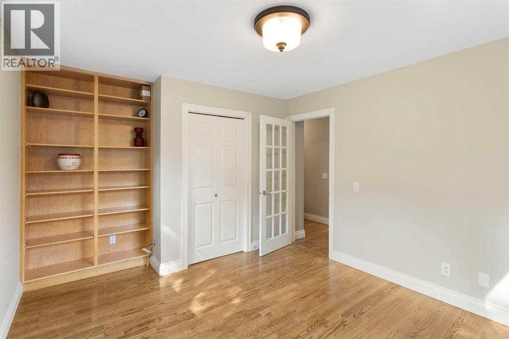 Single Family House for Sale in  Lake Mead Crescent SE Lake Bonavista Calgary 