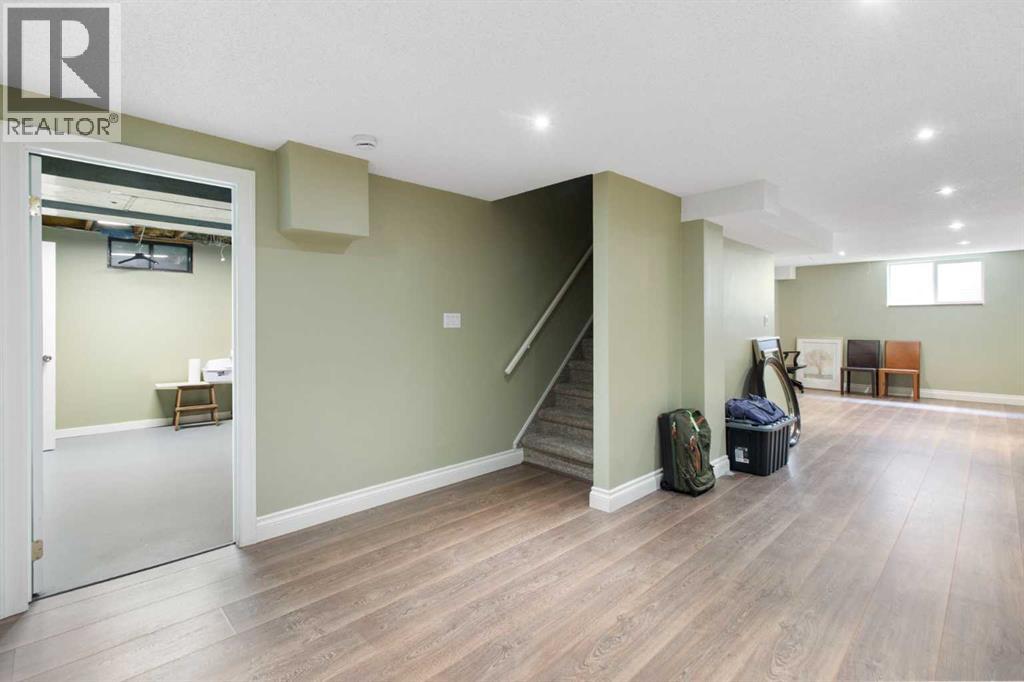 Single Family House for Sale in  Lake Mead Crescent SE Lake Bonavista Calgary 