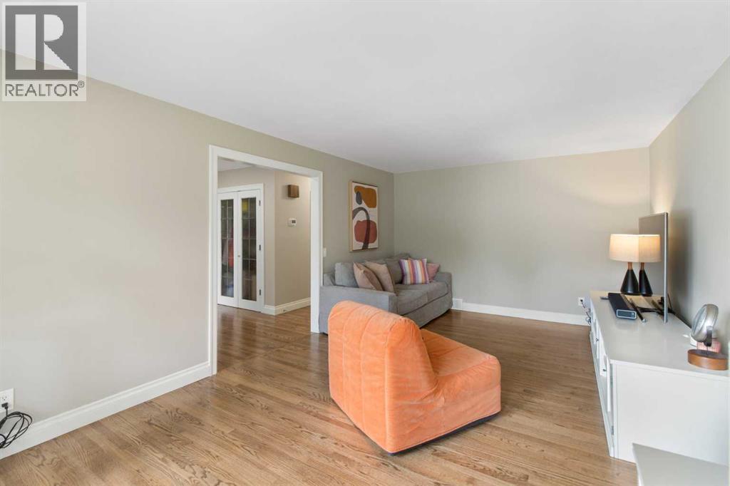 Single Family House for Sale in  Lake Mead Crescent SE Lake Bonavista Calgary 