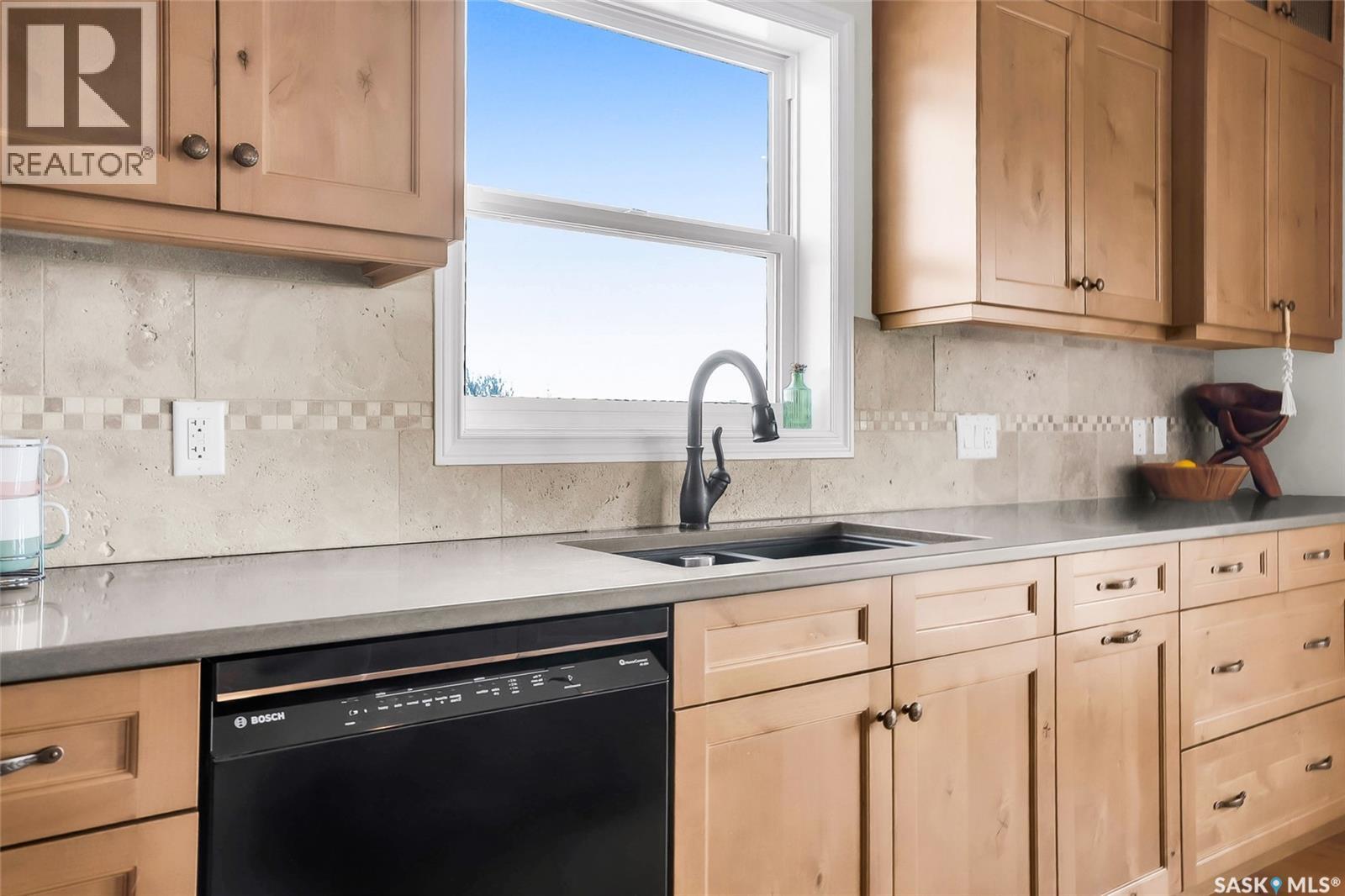 444 SASKATCHEWAN ROAD - 13