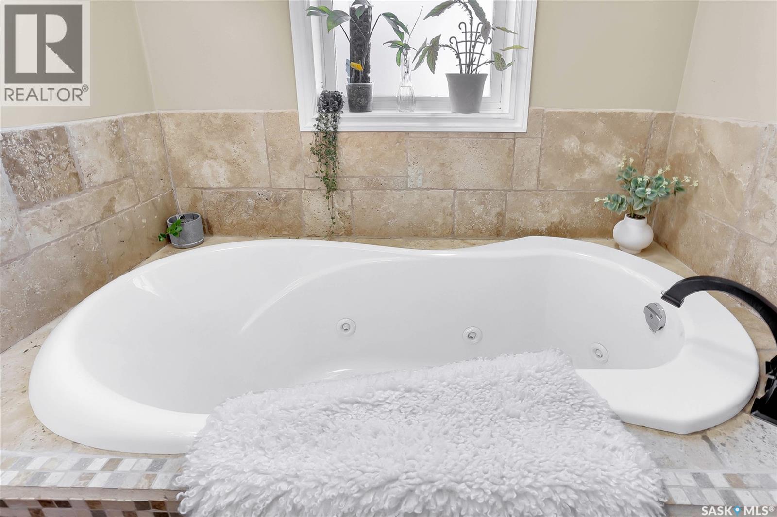 444 SASKATCHEWAN ROAD - 22