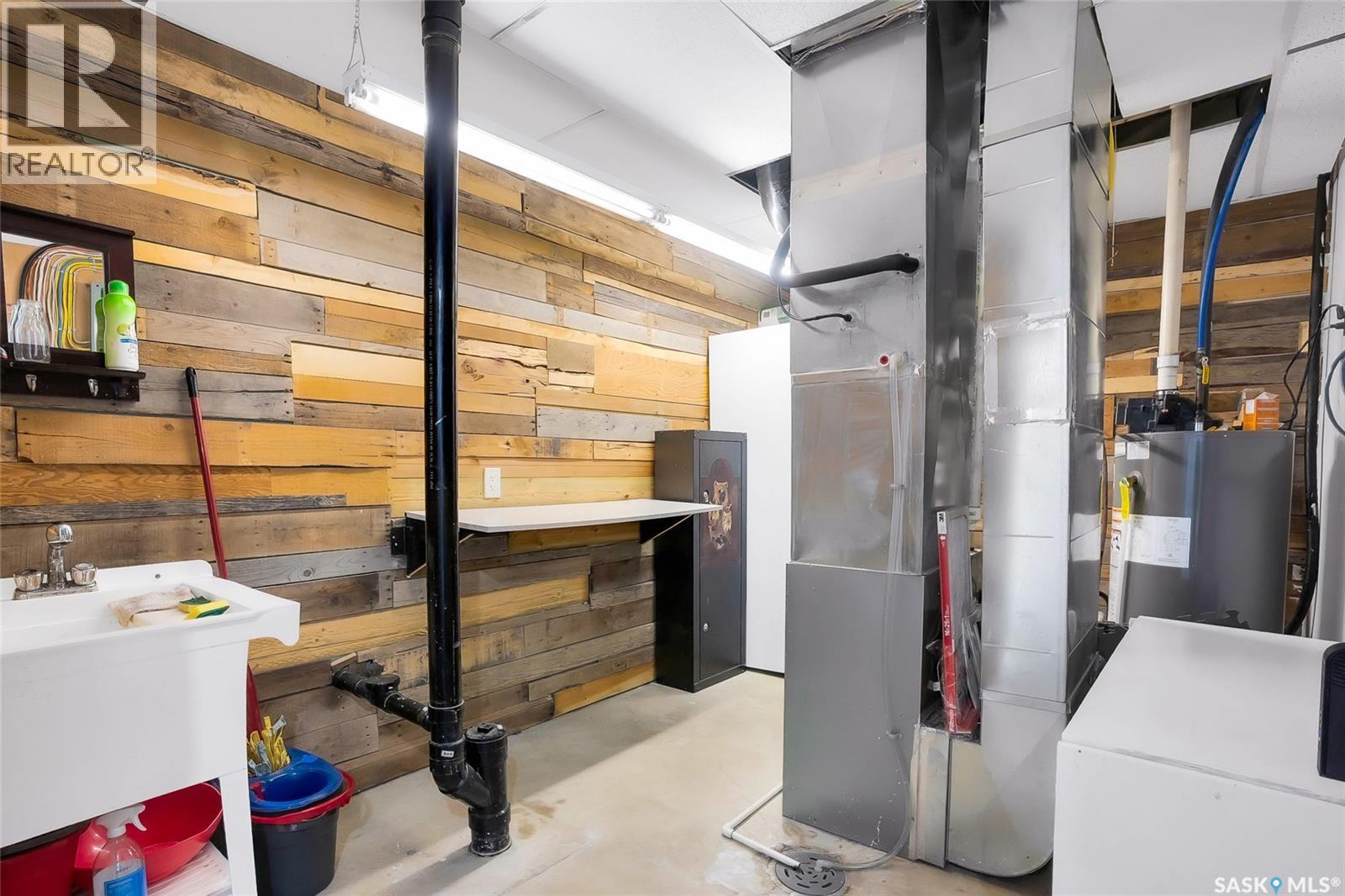 444 SASKATCHEWAN ROAD - 36