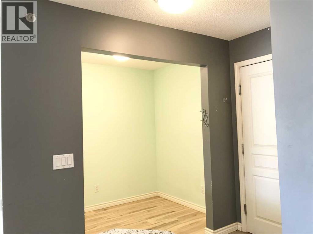 Single Family House for Sale in   Richard Road SW Lincoln Park Calgary 