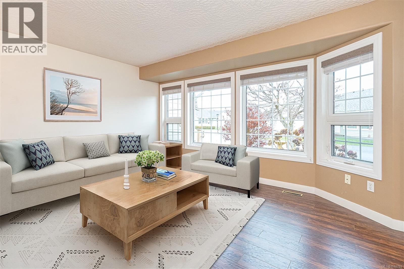 #23 815 Dunsmuir Cres - 1