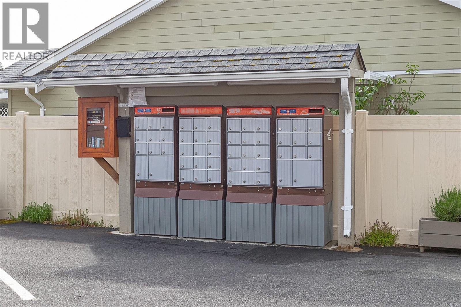 #23 815 Dunsmuir Cres - 44