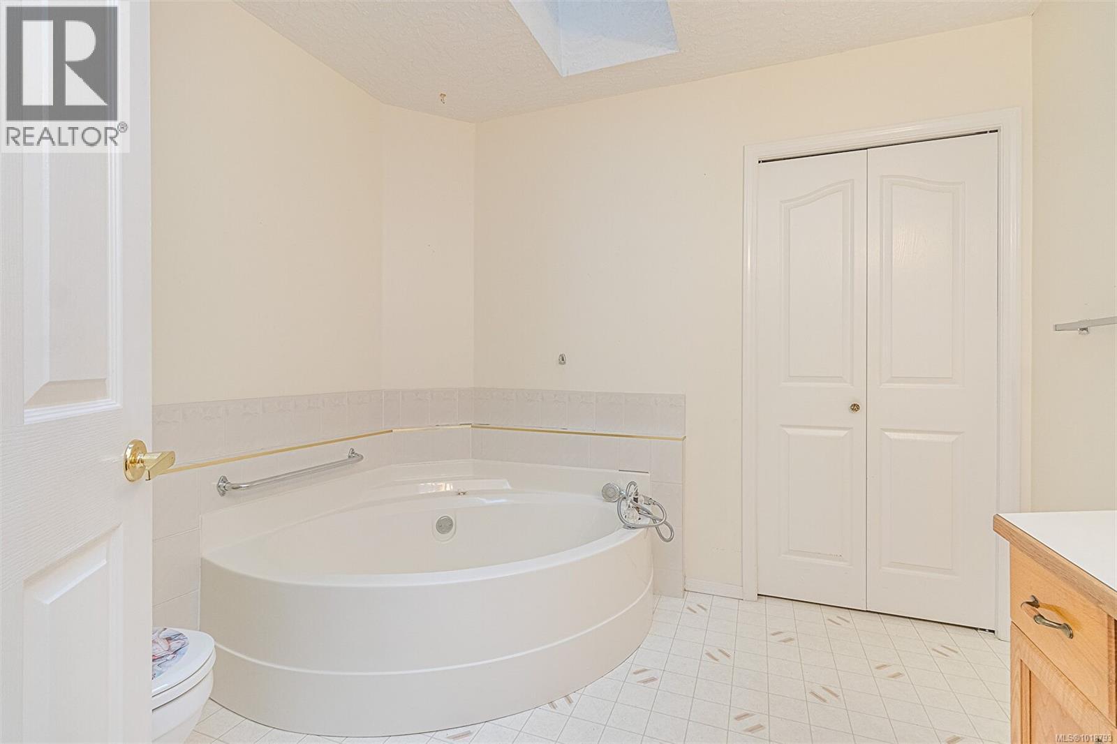 #23 815 Dunsmuir Cres - 31