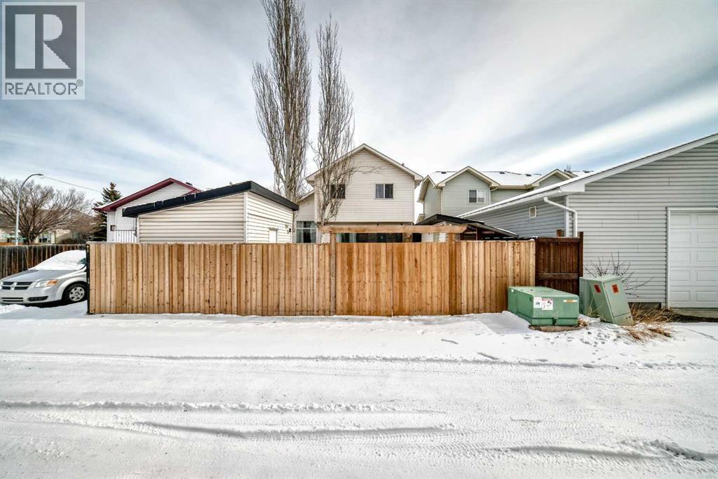 Single Family House for Sale in  Erin Meadow Way SE Erin Woods Calgary 