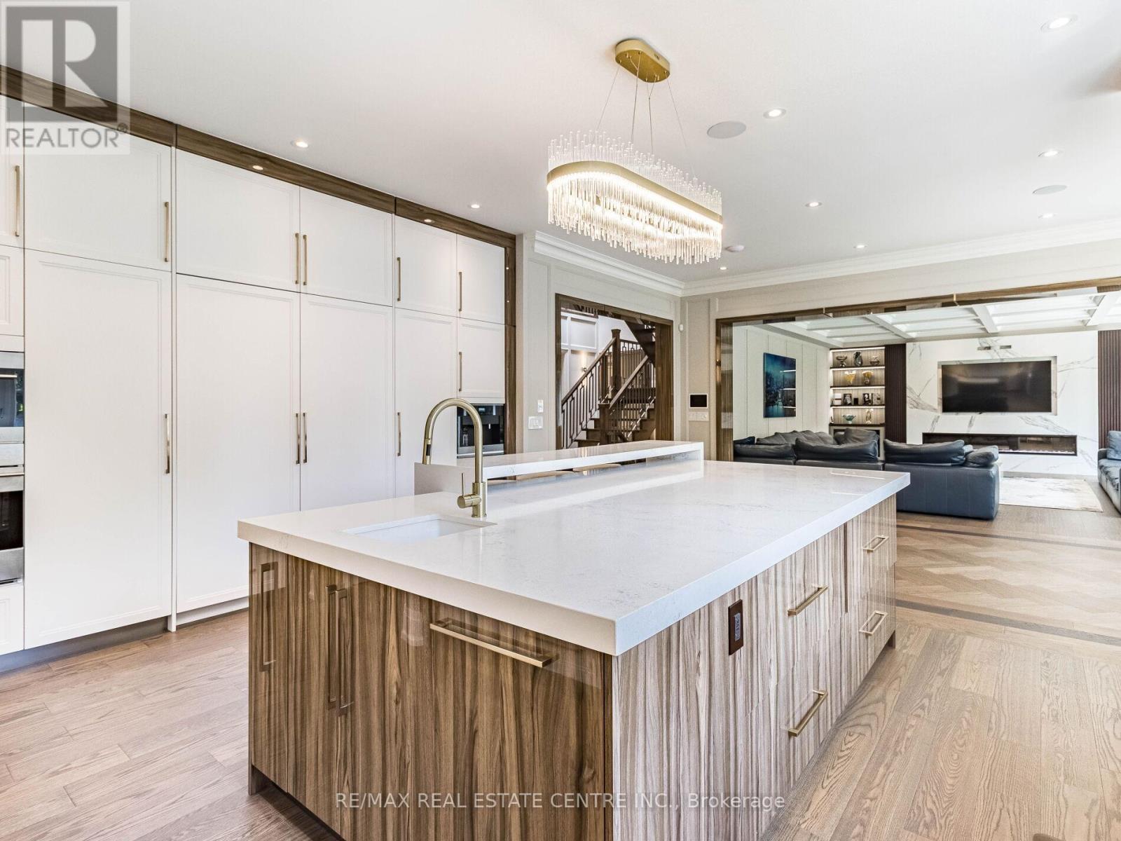 1 HUCKLEBERRY LANE S